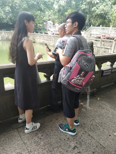 7月10日 高清色情 走西湖——关注1西湖十景垃圾分类小分队  采访游客关于垃圾分类与水质的看法