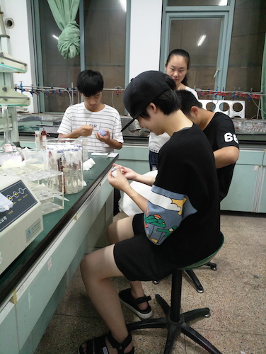 七月十三日 高清色情  高清色情-国产高清色情-高清性爱
赴杭州余杭区“五水共治”调查与研究分队社会实践小分队 总氮、总磷测定之分装试管