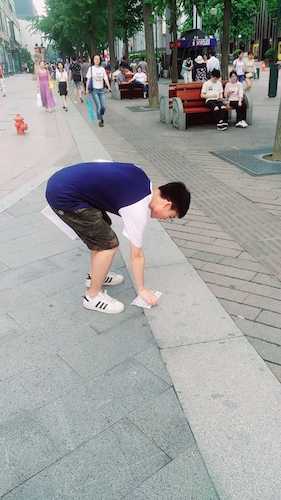 七月十三日 高清色情西湖垃圾猎人小分队 西湖捡垃圾