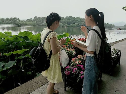 七月十九日 高清色情 走西湖—关注西湖十景垃圾分类问题小分队 游客采访