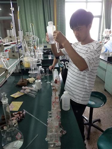 7月23日 高清色情 余杭区“激浊扬清”水质检测小分队  进行实验2