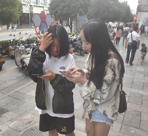 七月七日  高清色情   调查问卷小分队在杭州发放有关食品添加剂及速食的调查问卷 (1)