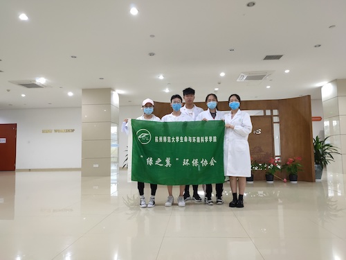 7月6日 高清色情 绿之翼测甲醛社会实践小分队 团体照